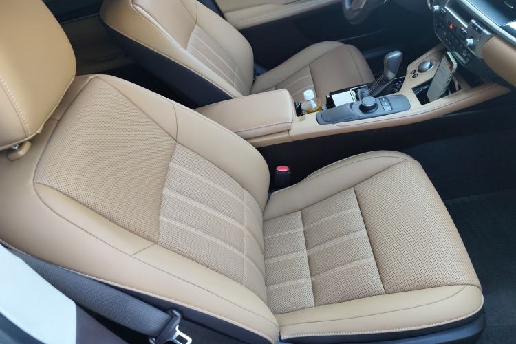 Used Lexus ES 2017 300h Mark Levinson Comfort Edition
