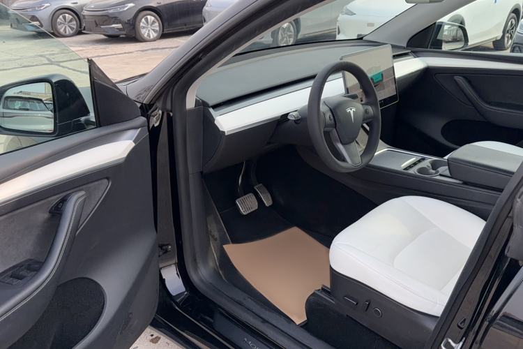 Used Tesla Model Y 2022 Rear-Wheel-Drive Version
