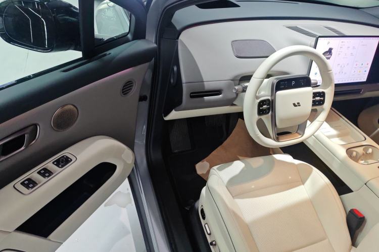 Used Li Auto i6 2025 Model Two-Wheel-Drive Standard Type
