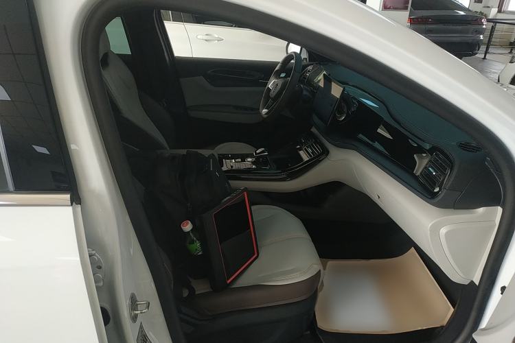 Used BYD Qin PLUS 2024 HONOR Edition DM-i 55KM Leading Model Right Front Seat