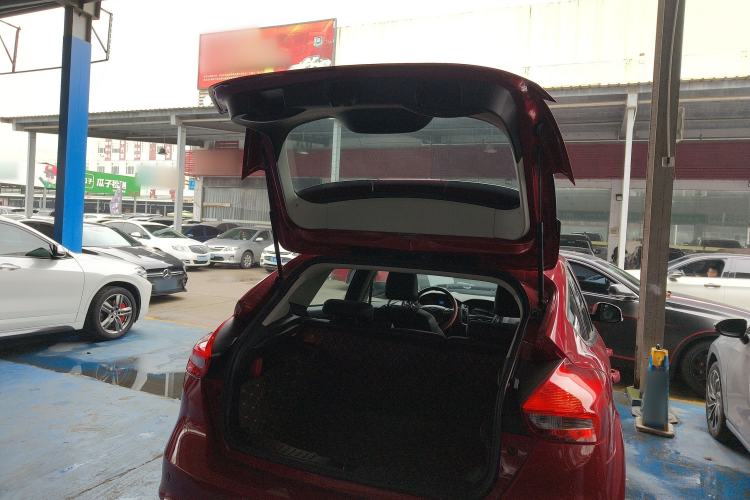 Used Ford Focus 2015 Hatchback 1.6L Automatic Fashion Edition Trunk