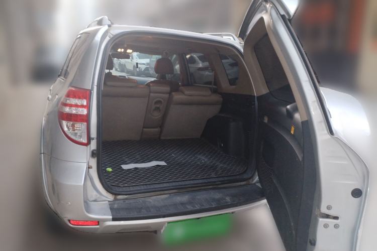 Used Toyota RAV4 2012 Luxurious 2.4L Automatic 4x4 with Stylish Features
