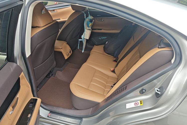 Used Lexus ES 2015 300h Comfort Edition
