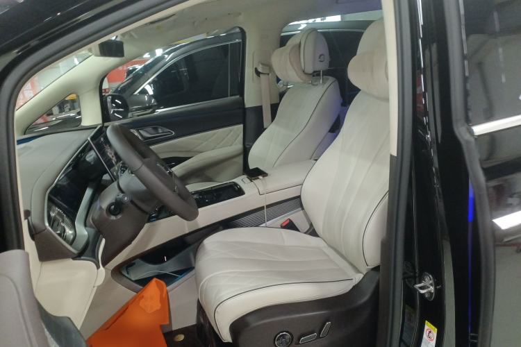 Used Denza D9 2024 DM-i 980 Four-Wheel Drive Flagship Model
