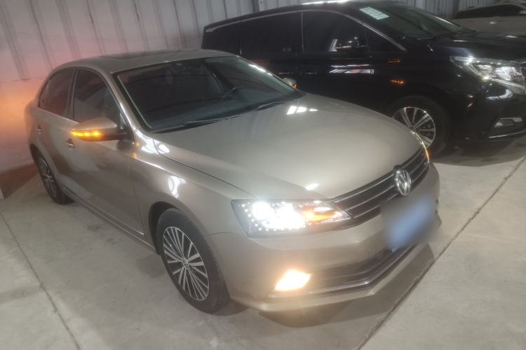 Used Volkswagen Sagitar 2017 230TSI Automatic Luxury Edition
