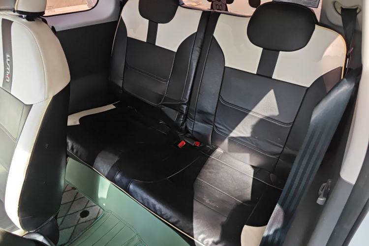 Used CHANGAN NEVO Lumin 2022 155 km – Refreshingly Sweet Edition Left Rear Seat