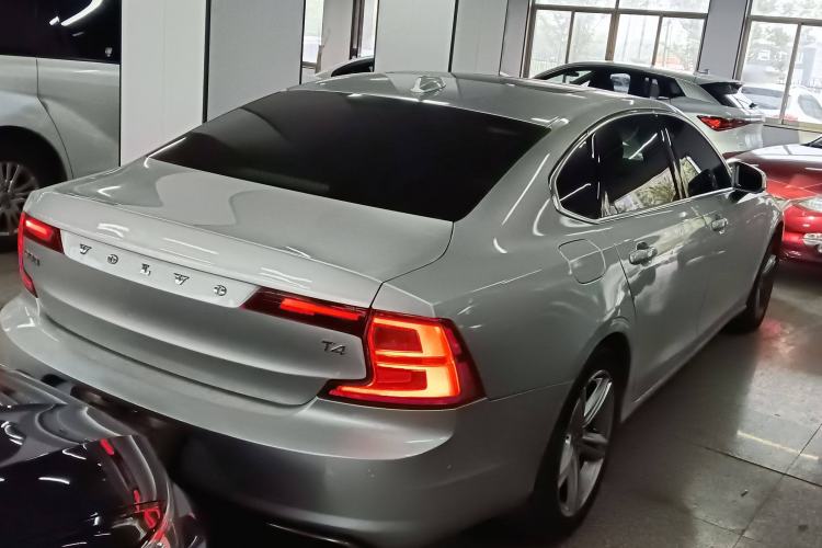 Used Volvo S90 2018 T4 Zhiyuan Edition
