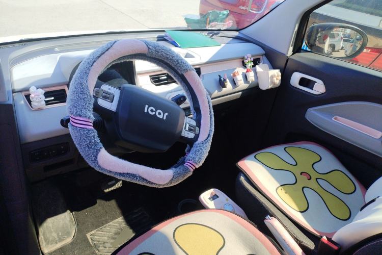 Used Chery QQ Ice Cream 2022 170km Sundae Phosphate Lithium-Ion Center Console