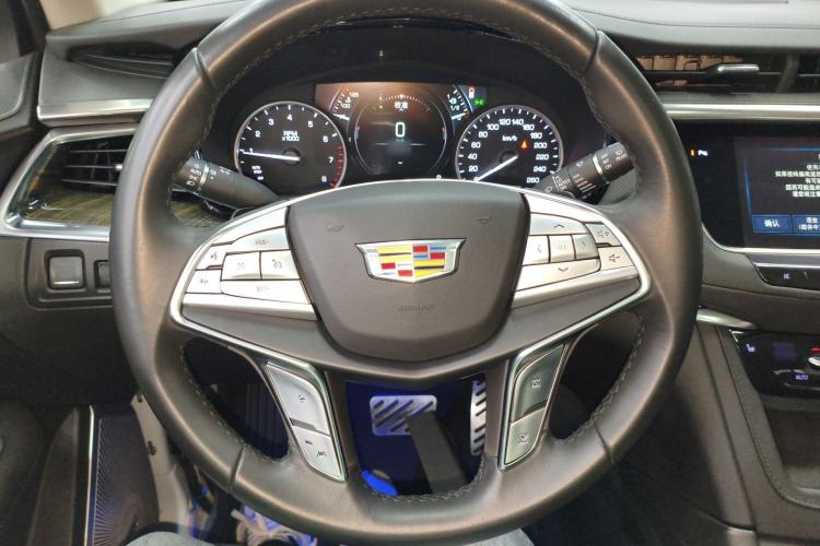 Used Cadillac XT5 2018 25T Luxury Model Steering Wheel