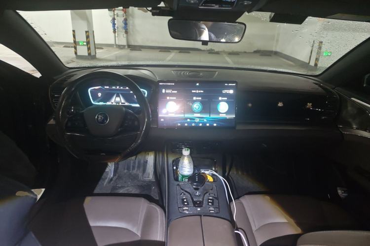 Used BYD Han 2020 DM Four-Wheel Drive Performance Edition Luxury Model Center Console