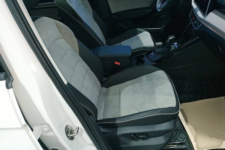 Used Volkswagen Tayron X 2023 330TSI Two-Wheel-Drive Prestige High-Energy Version Right Front Seat