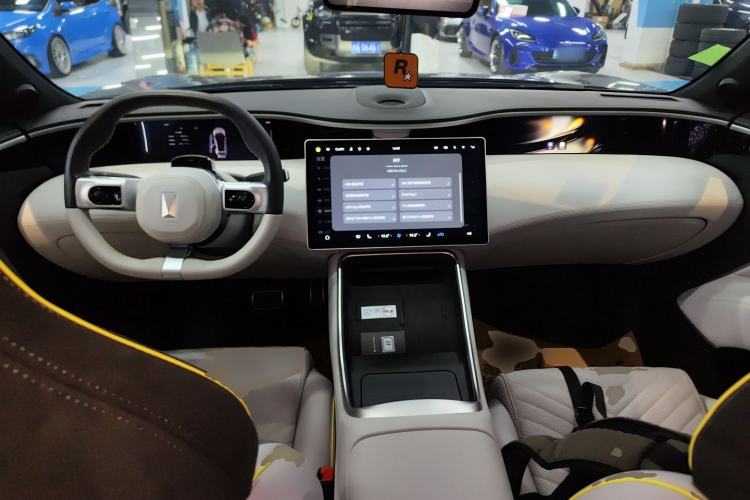 Used Avatr 11 2022 Ultra-Long Range Dual-Motor Luxury Edition 4 Seats Center Console