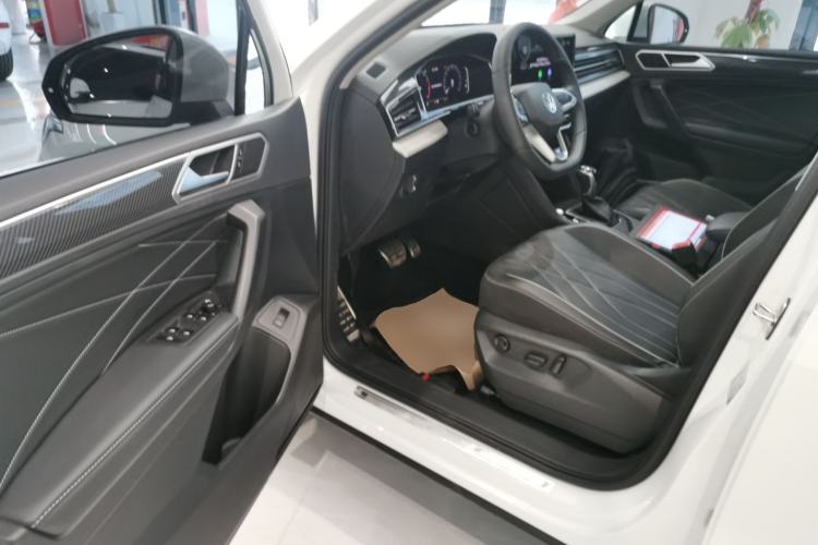 Used Volkswagen Tiguan L 2024 Outstanding Model 330TSI Automatic Two-Wheel Drive R-Line Dragon Glory Edition