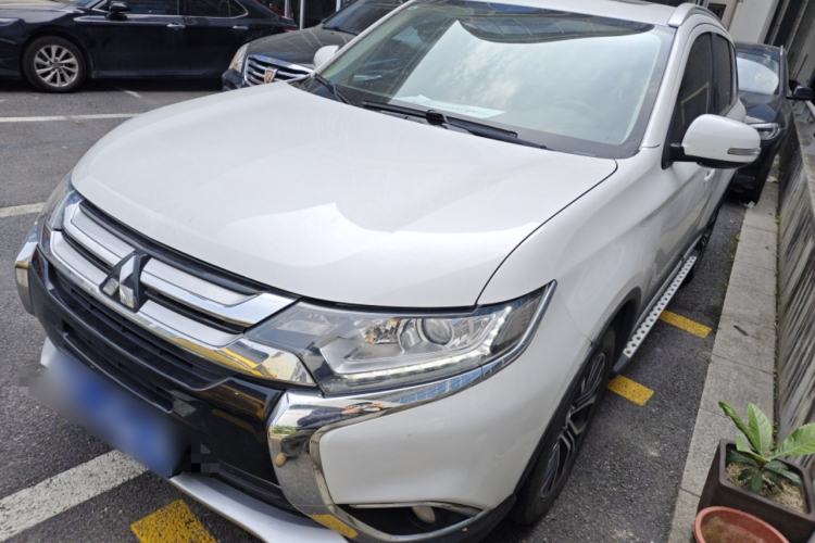 Used Mitsubishi Outlander 2018 2.0L Two-Wheel Drive Glory Edition 5 Seats