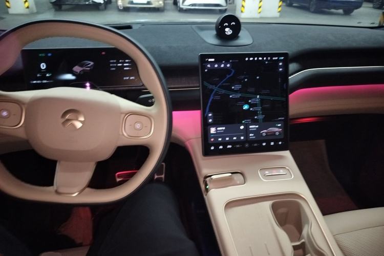 Used Nio EC7 2023 75 kWh Center Console