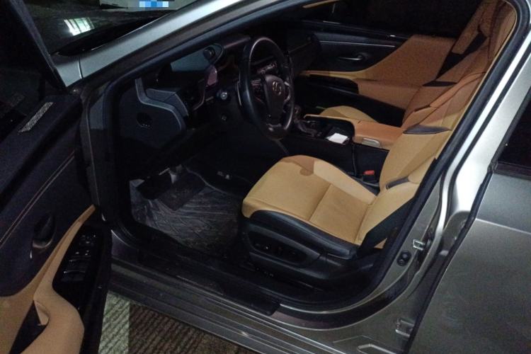 Used Lexus ES 2023 200 Excellence Edition Driver Seat