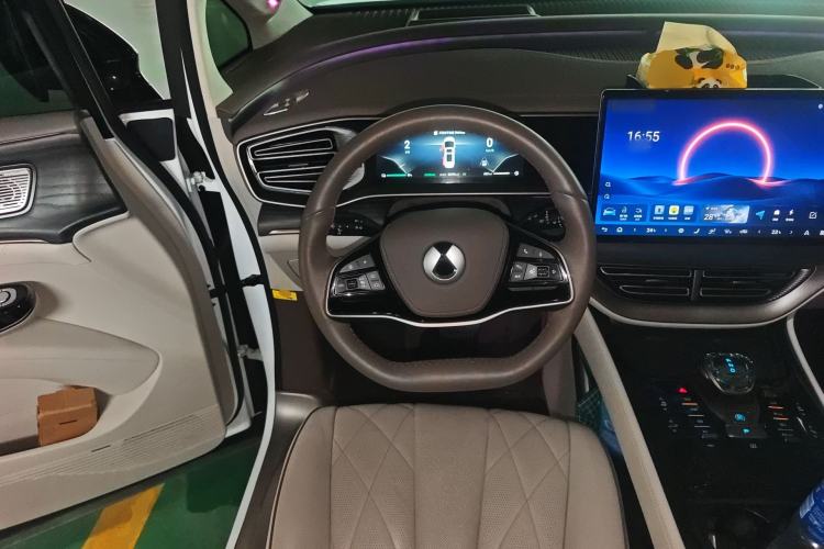 Used Denza D9 2022 DM-i 970 Four-Wheel Drive Flagship Model Steering Wheel