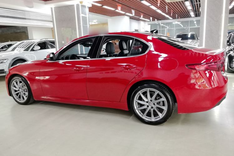 Used Alfa Romeo Giulia 2017 2.0T 200HP Luxury Edition
