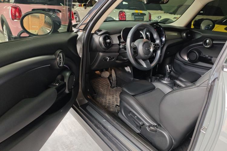 Used MINI 2022 1.5T COOPER Classic Edition
