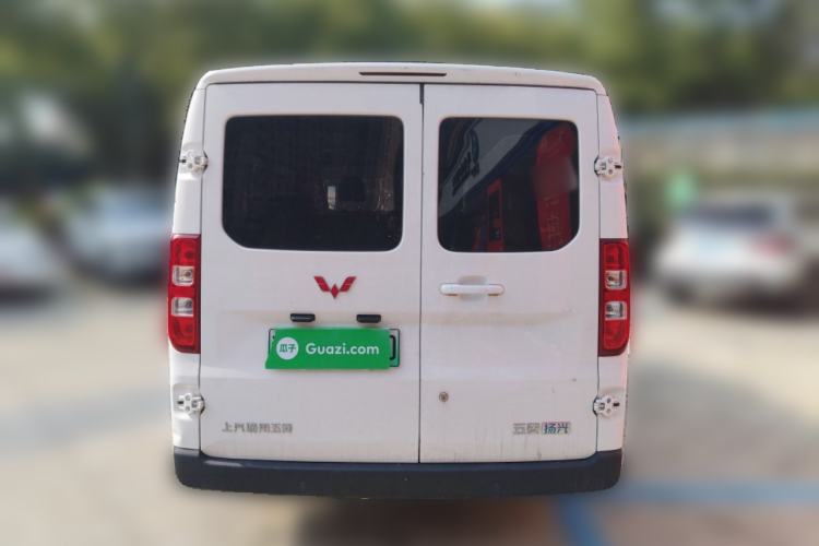 Used Wuling Yangguang 2024 300KM Comfort Version Passenger Van 75kW