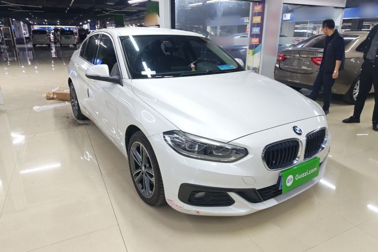 Used BMW 1 Series 2019 118i Fashion Model Front Right 45 Deg