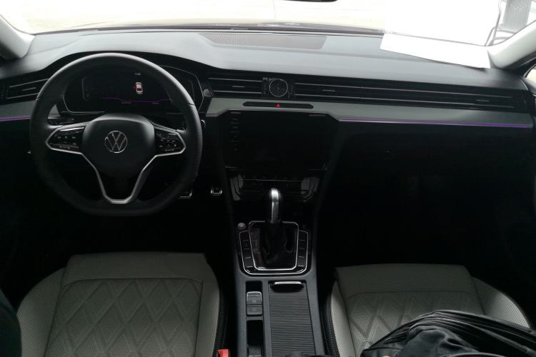 Used Volkswagen Magotan 2025 Revised Version Zhongxiang Edition 330TSI DSG Luxury Trim
