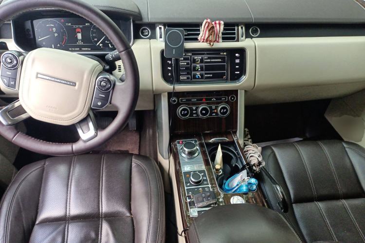 Used Land Rover Range 2014 Revised 3.0 SC V6 Vogue Center Console