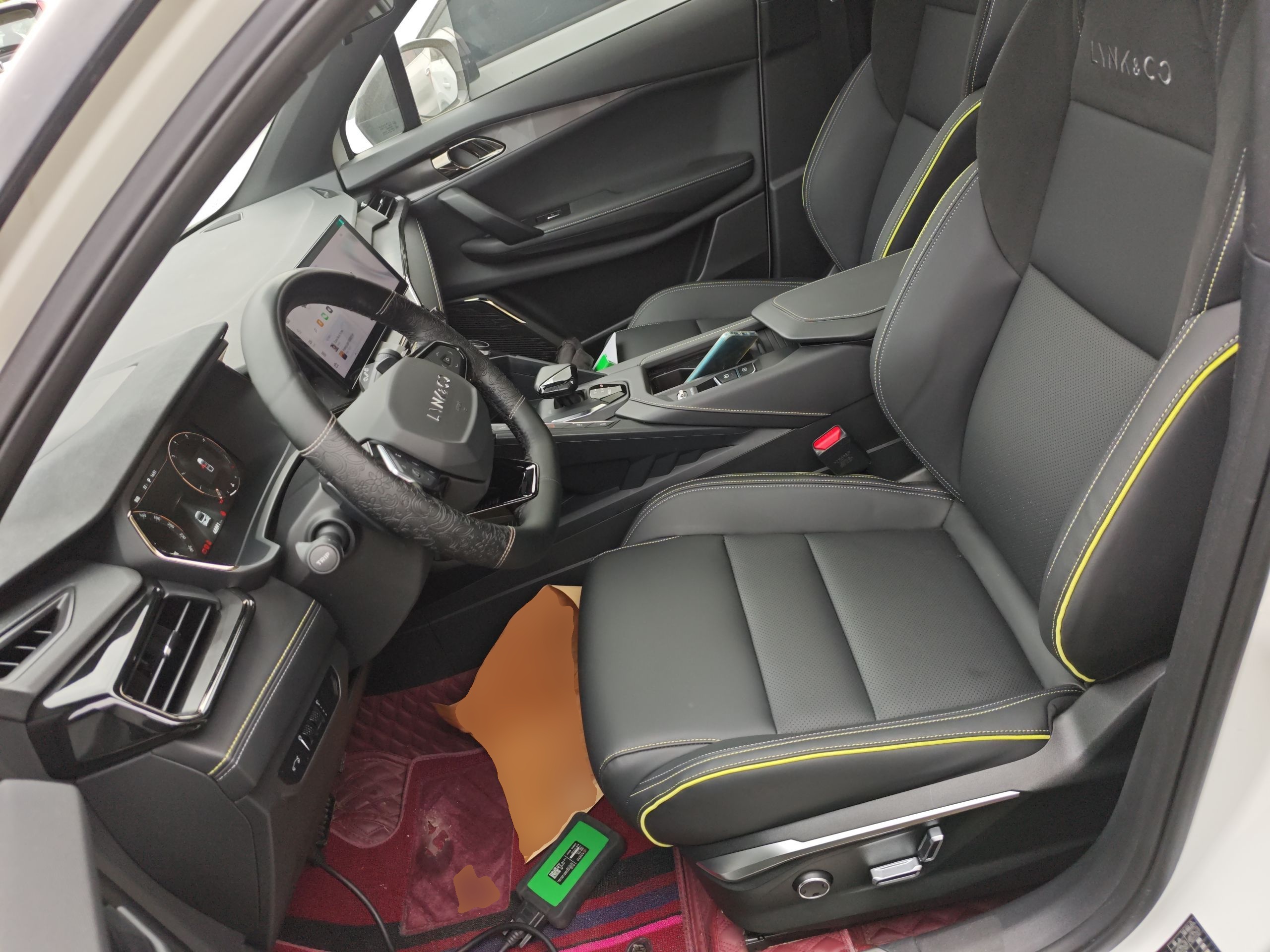 المقاعد الأمامية داخل السيارة