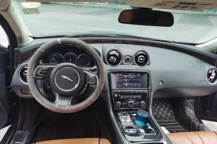 Used Jaguar XJ 2014 XJL 3.0 SC Two-Wheel-Drive Panoramic Business Edition
