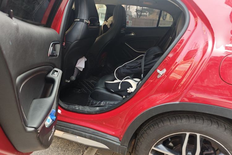Used Mercedes-Benz GLA 2015 GLA 200 Fashion Model Left Rear Seat