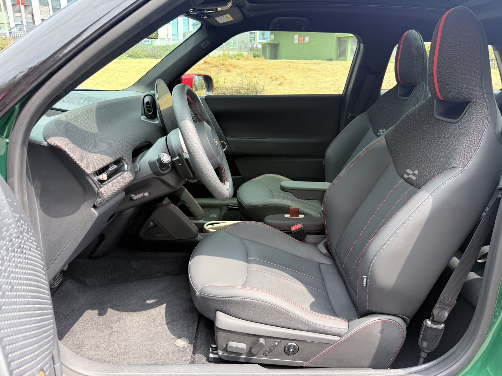 Переднее сиденье в автомобиле