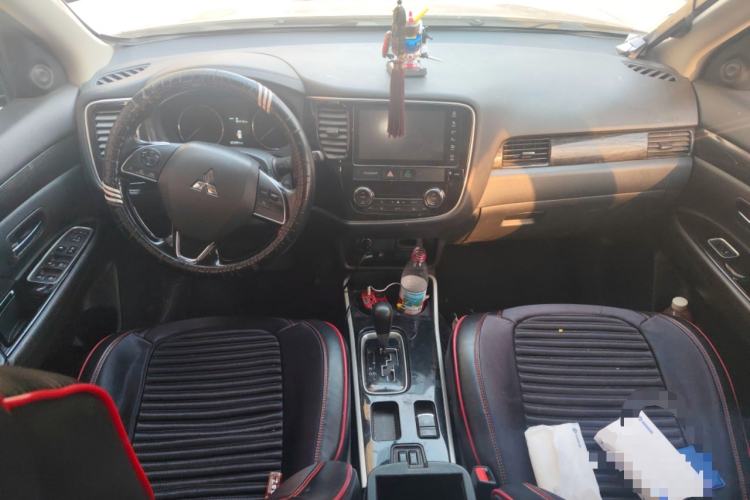 Used Mitsubishi Outlander 2019 2.0L Two-Wheel Drive Comfort Edition 5 Seats China V Standard Center Console