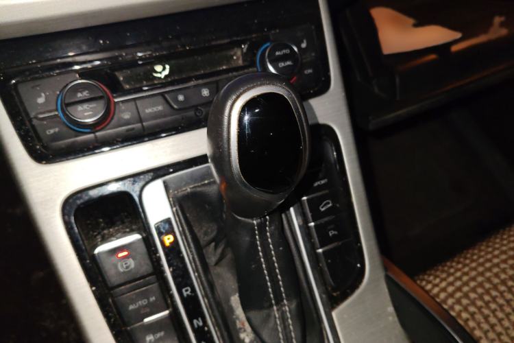 Used Geely Auto Emgrand X7 Sport 2018 1.8TD Automatic Two-Wheel Drive Smart Connect 4G Internet Edition