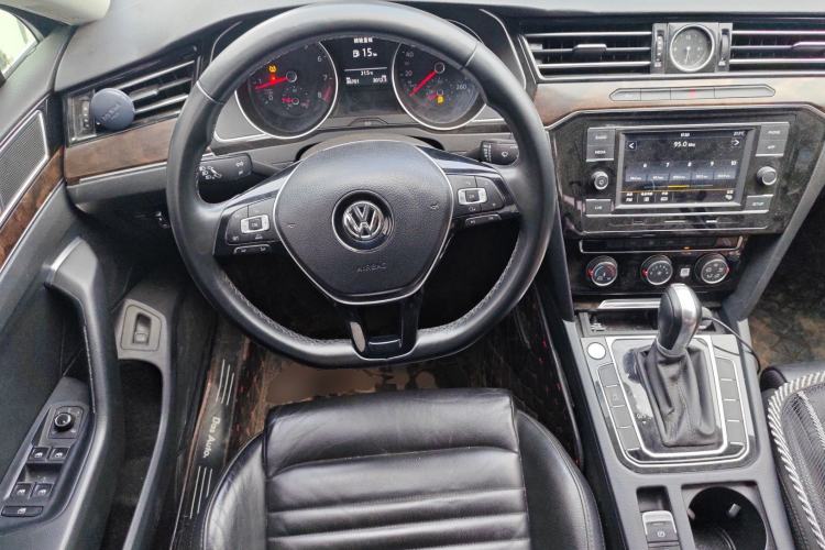 Used Volkswagen Magotan 2018 330TSI DSG Advanced Model Steering Wheel