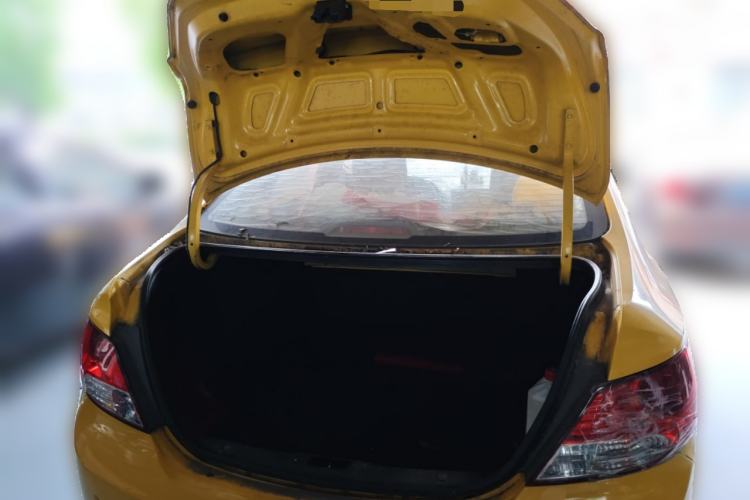 Used Hyundai Verna (older generation) 2010 Sedan 1.4L Manual Standard GL Model Trunk