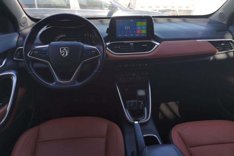 Used Baojun 510 2017 1.5L Manual Luxury Model Center Console