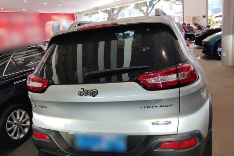 Used Jeep Cherokee 2016 2.4L Leading Edition
