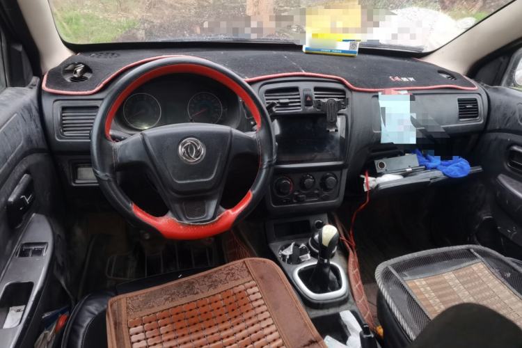 Used Dongfeng Fengon 330 2016 1.2L Manual Base Version DK12-07 Center Console