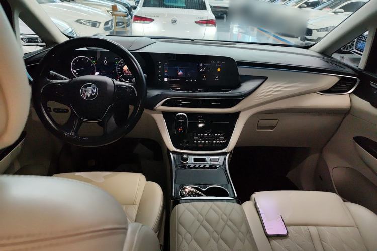 Used Buick GL8 2020 Avenir Avia Six-Seat Deluxe Edition Center Console
