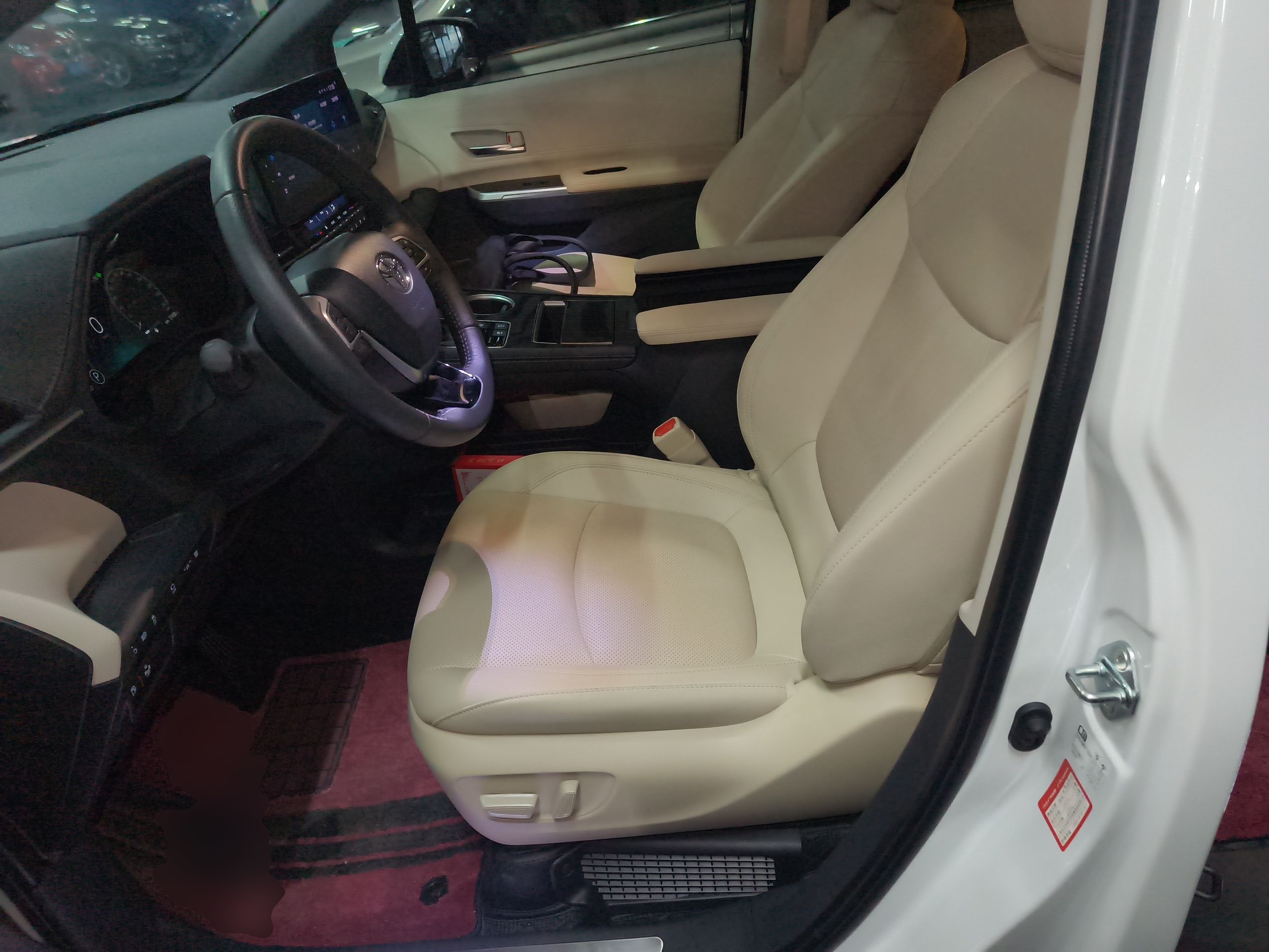 المقاعد الأمامية داخل السيارة