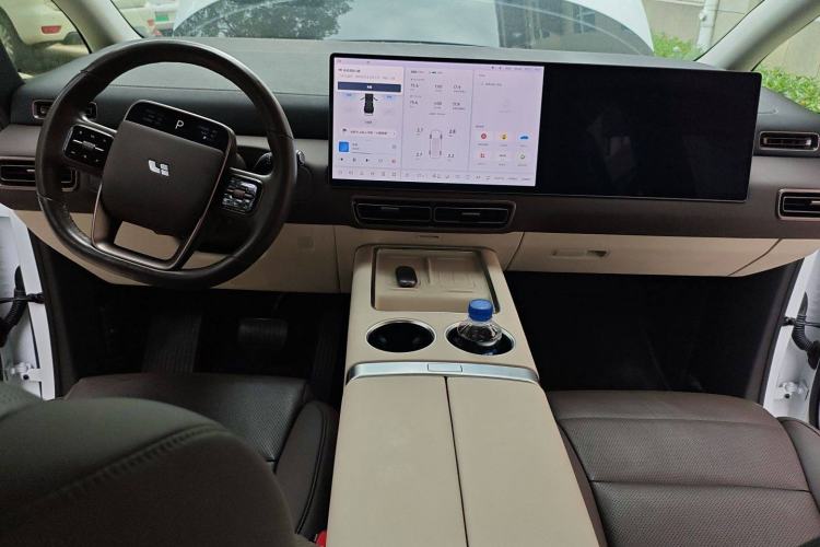 Used Li Auto MEGA 2024 Ultra Model
