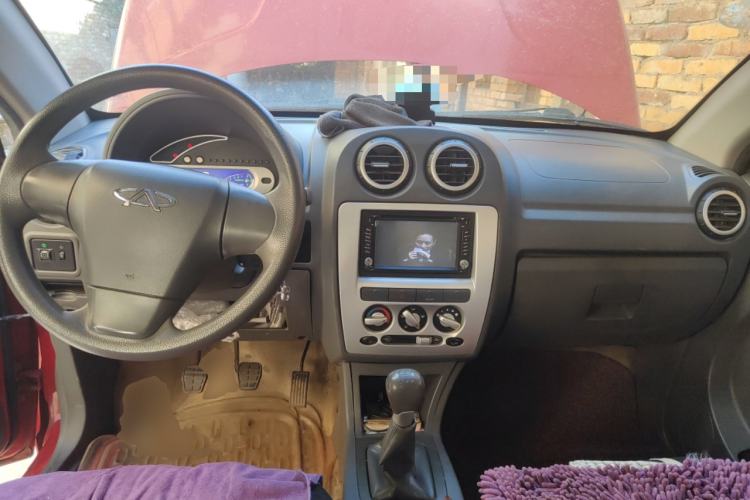 Used Chery Cowin 1 2012 1.0L Manual Standard Edition Center Console