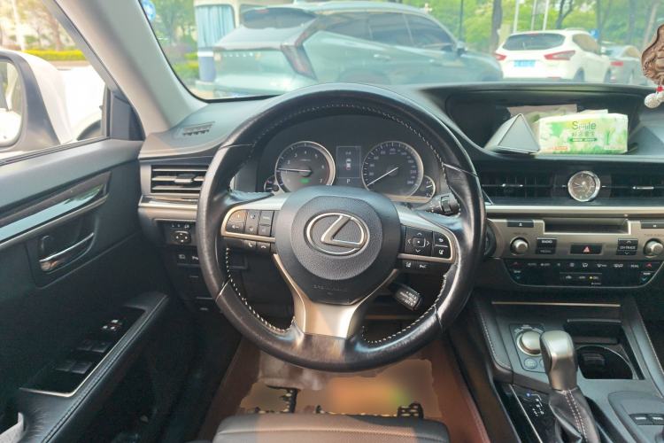 Used Lexus ES 2015 300h Comfort Edition Steering Wheel