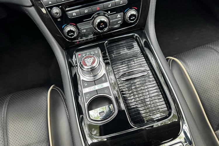 Used Jaguar XJ 2018 XJL 3.0 SC Four-Wheel Drive Panoramic Business Edition