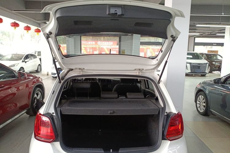 Used Volkswagen Polo 2016 1.6L Automatic Comfort Model
