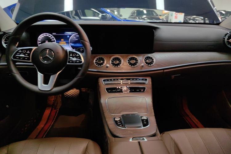 Used Mercedes-Benz E-Class 2019 Facelifted E 300 L Stylish Version Center Console