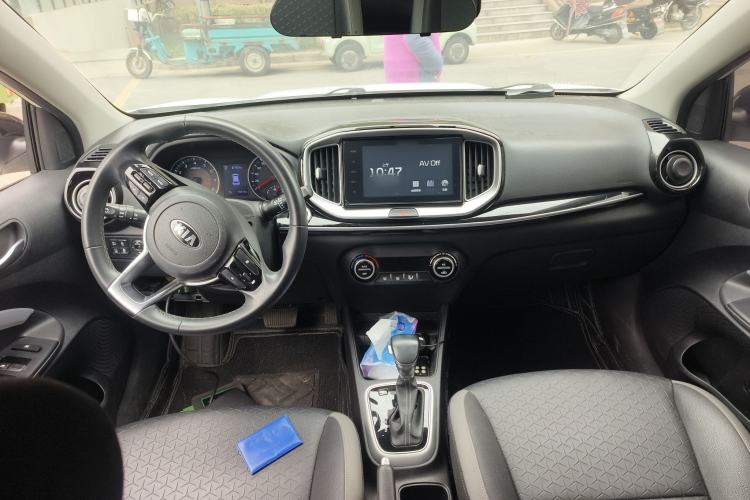 Used Kia kx1 Stonic 2019 1.4L Automatic Fun Edition China VI Center Console