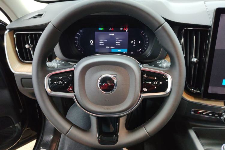 Used Volvo XC60 2026 B5 4x4 Smart Luxury Edition