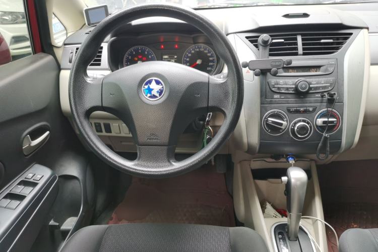 Used Venucia R50 2015 1.6L Automatic Fashion Edition
