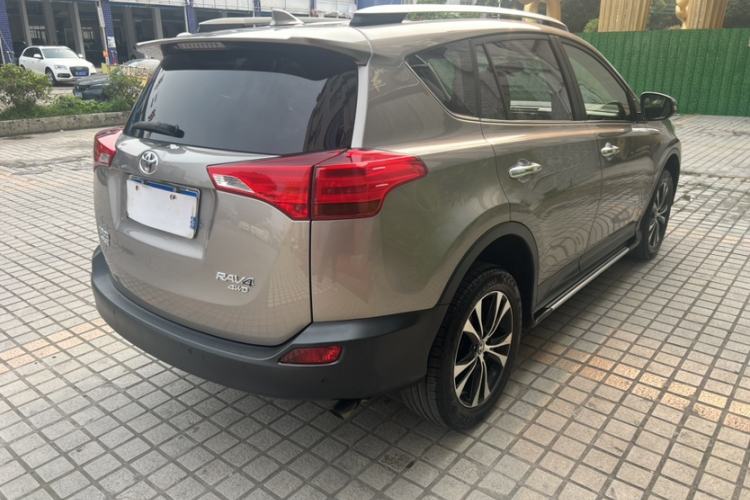 Used Toyota RAV4 2015 2.5L Automatic 4x4 Luxury Edition
